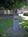 buste de Georges Lavalley dans le Collge Lavalley